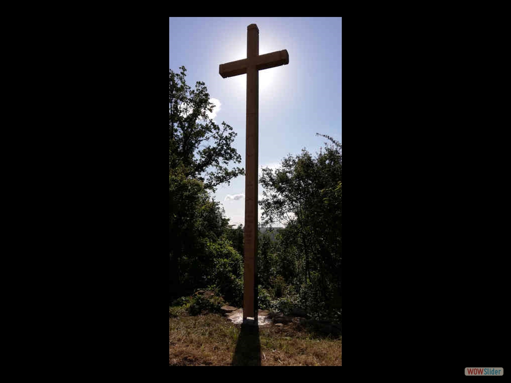 Das neue Kreuz in der Morgensonne